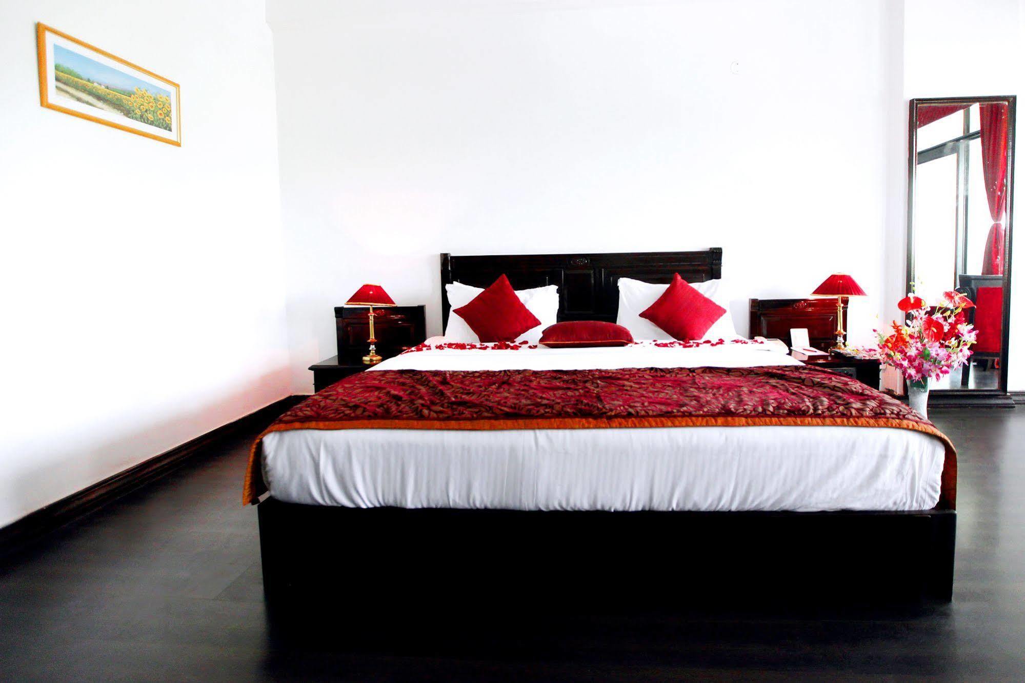 Hotel K C Cross Road Panchkula Exterior foto